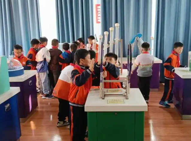 只有当立异实践成为学校常态科学思想成为每个孩子的根本本质