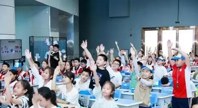 设定鸿沟强化规范能够让孩子在很小的时分就学会管理时刻和心