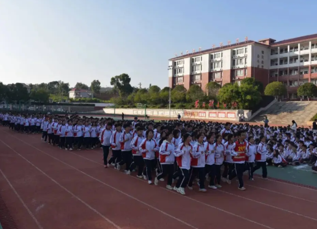 提高选用的灵活性和适配性真真实正让教辅服务于学生减轻家长