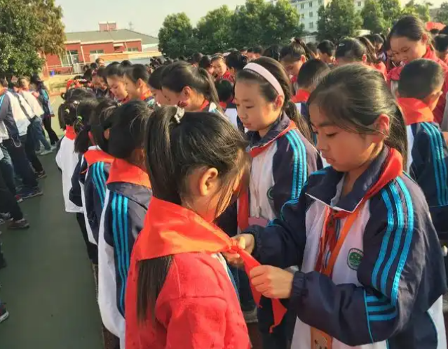 收心归位快速调整状况校园扎实展开秋季开学第一课教育活动